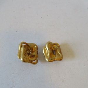 PEP ERWIN GOLD TONE SQUARE WAVE CLIP-ON EARRINGS